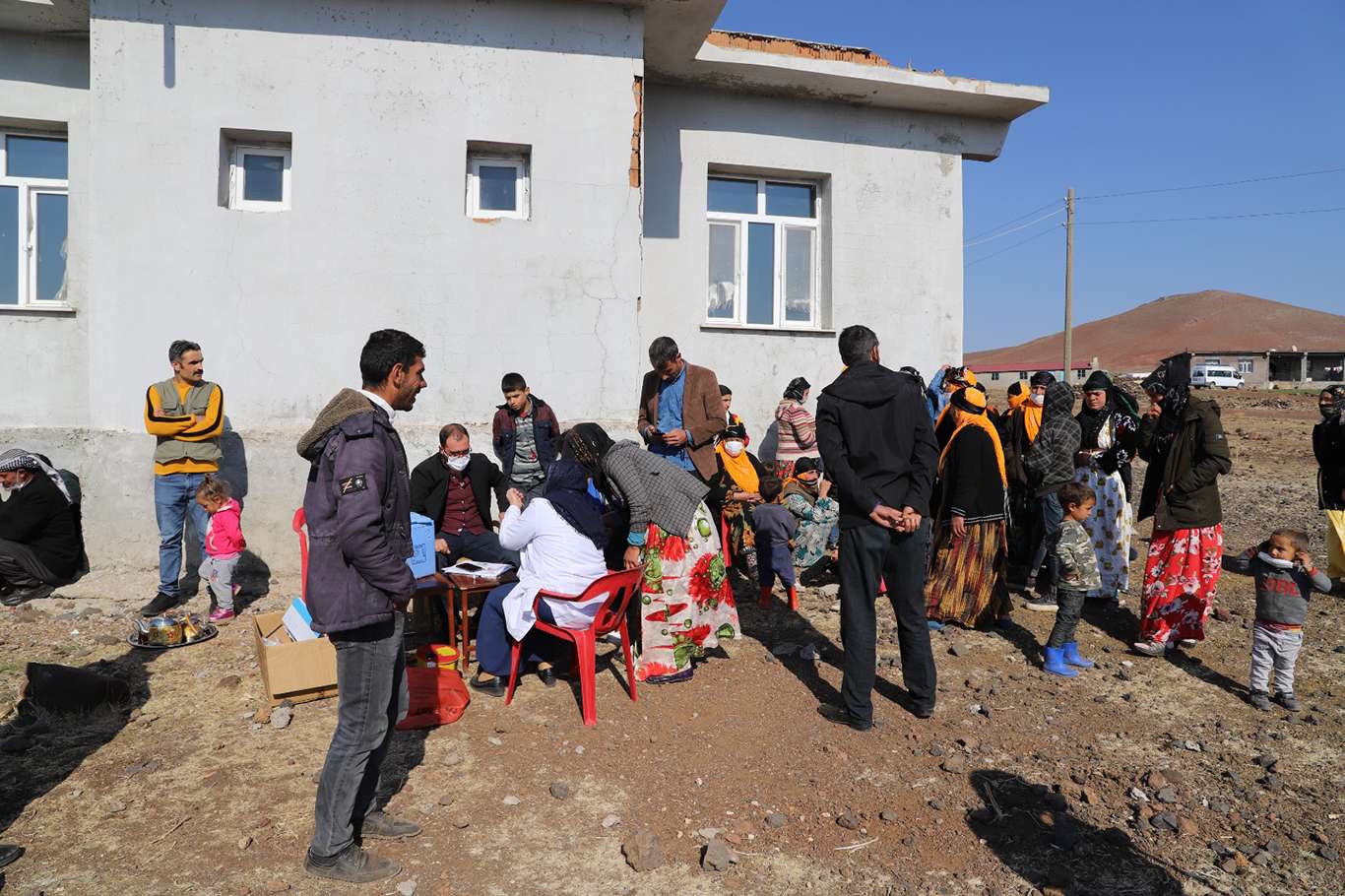 Karacadağ bölgesinde mevsimlik tarım işçileri aşılanıyor